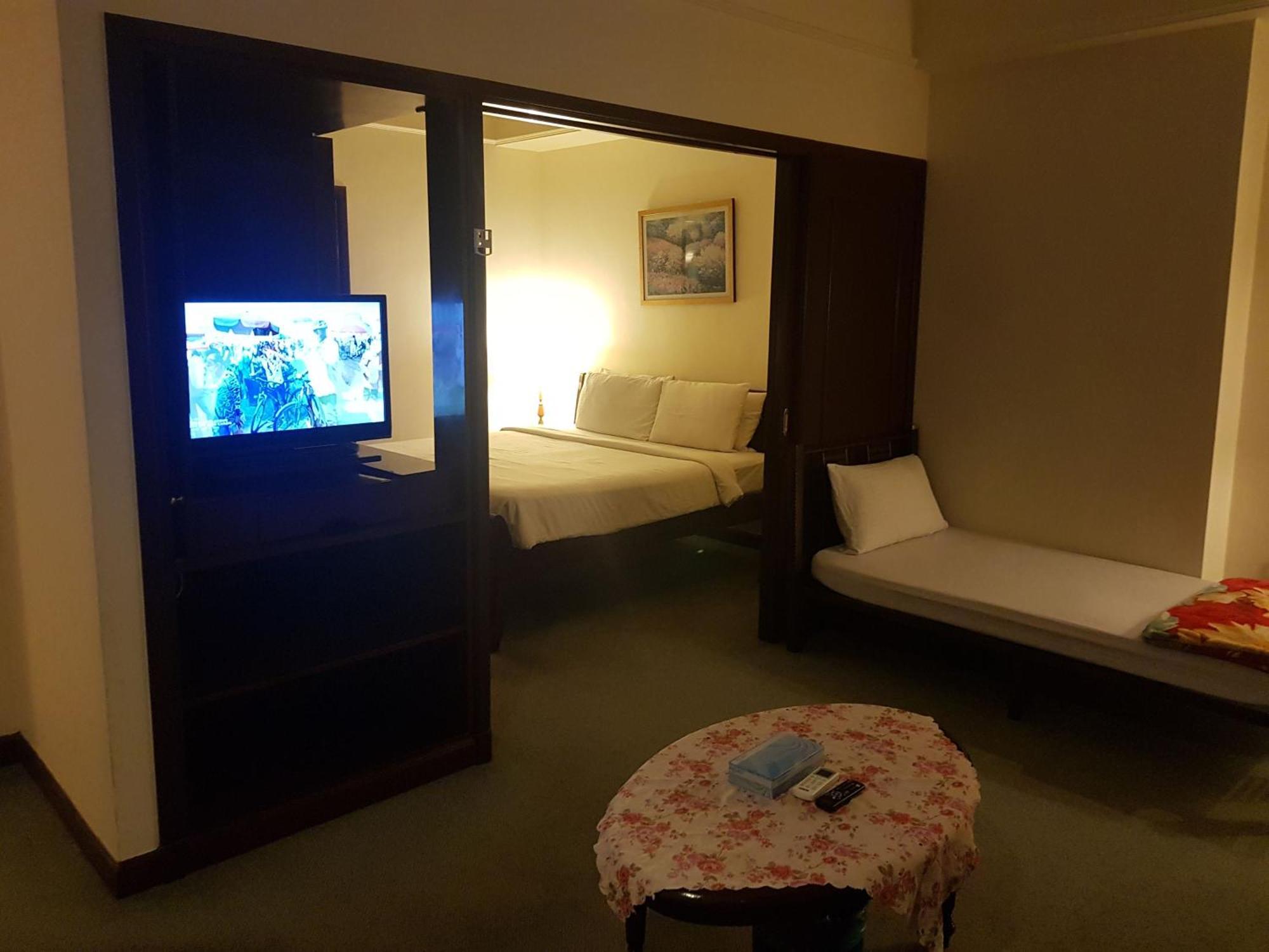 Ns Golden At Times Square Apartment *